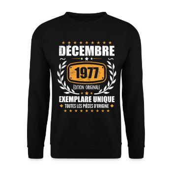 December 1977 Birthday - Born In December 1977 - Unisex Sweatshirt - black - Front - Alina (178cm) & Michal (187cm)