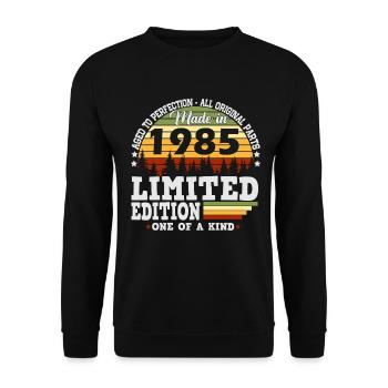 1985 Vintage Birthday Retro Gift - Unisex Sweatshirt - black - Front - Alina (178cm) & Michal (187cm)