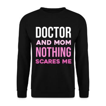 Doktor und Mama – Nichts schreckt mich - Unisex Pullover - Schwarz - Vorne - Alina (178cm) & Michal (187cm)