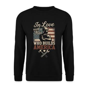 Verliebt In Einen Mann Der Amerika Baut - Unisex Pullover - Schwarz - Vorne - Alina (178cm) & Michal (187cm)