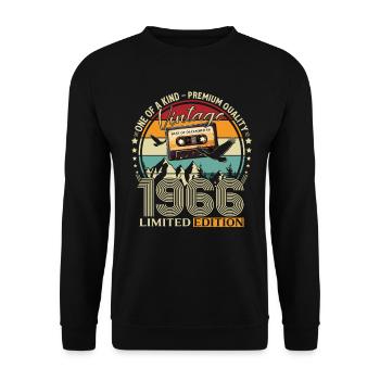 59. Geburtstag Kassette Dezember Jahrgang 1966 - Unisex Pullover - Schwarz - Vorne - Alina (178cm) & Michal (187cm)