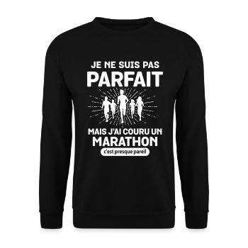 Pas Parfait Mais J’ai Couru un Marathon Humour Run - Sweat-shirt Unisexe - noir - Devant - Alina (178cm) & Michal (187cm)