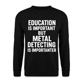 Bildung ist wichtig, aber Metallerkennung ist es - Unisex Pullover - Schwarz - Vorne - Alina (178cm) & Michal (187cm)