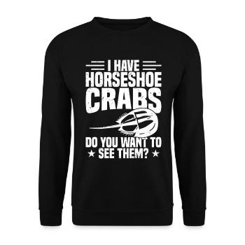 Chelicerate Hufeisenkrabben-Stofftier - Unisex Pullover - Schwarz - Vorne - Alina (178cm) & Michal (187cm)