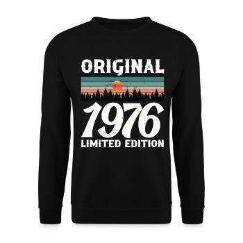 1976 Original Retro Vintage Birthday Gift - Unisex Sweatshirt - black - Front - Alina (178cm) & Michal (187cm)