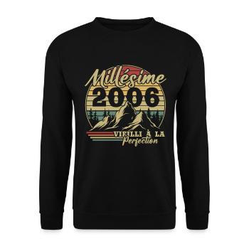 Vintage 2006 - Unisex Sweatshirt - black - Front - Alina (178cm) & Michal (187cm)