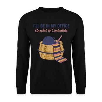 Ich bin in meinem Büro, häkele und unterhalte mich lustig - Unisex Pullover - Schwarz - Vorne - Alina (178cm) & Michal (187cm)