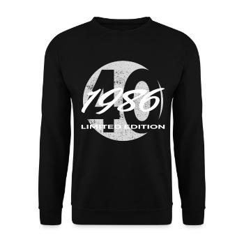 40th Birthday 1986 Gift for Men and Women - Unisex Sweatshirt - black - Front - Alina (178cm) & Michal (187cm)