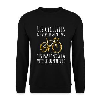 Cyclists don't get old Bike humor - Unisex Sweatshirt - black - Front - Alina (178cm) & Michal (187cm)