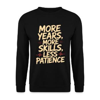 Veteran Nurse More Years More Skills Combat Nurse - Unisex Pullover - Schwarz - Vorne - Alina (178cm) & Michal (187cm)