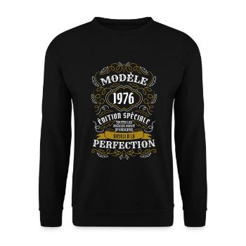 Modell 1976 Sonderedition gereift mit Perfecti - Unisex Pullover - Schwarz - Vorne - Alina (178cm) & Michal (187cm)