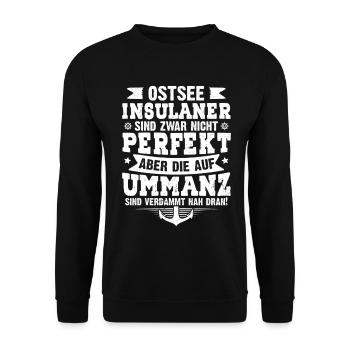 Ummanz OSTSEE INSULANER SIND ZWAR NICHT PERFEKT - Unisex Pullover - Schwarz - Vorne - Alina (178cm) & Michal (187cm)