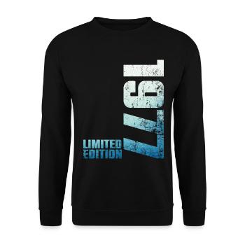 49. Geburtstag Mann Frau 49 Jahre alt 1977 Geschenk - Unisex Pullover - Schwarz - Vorne - Alina (178cm) & Michal (187cm)