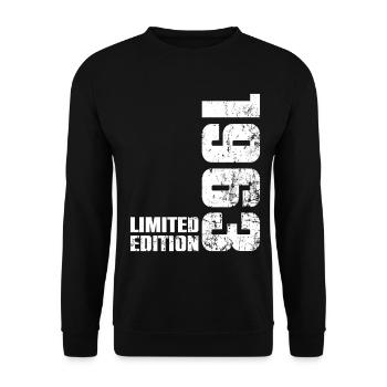 63 Jahre alt 1963 Geburtstagsgeschenk Männer Frauen - Unisex Pullover - Schwarz - Vorne - Alina (178cm) & Michal (187cm)