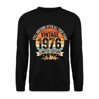 Jahrgang 1976 Retro Geburtstags Design  - Unisex Pullover - Schwarz - Vorne - Alina (178cm) & Michal (187cm)