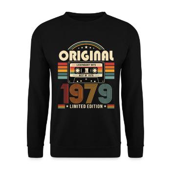 47. Geburtstag Geschenk Mann Kassette Best of 1979 - Unisex Pullover - Schwarz - Vorne - Alina (178cm) & Michal (187cm)