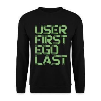 UX/UI Designer User First Ego Last Product Design - Unisex Pullover - Schwarz - Vorne - Alina (178cm) & Michal (187cm)