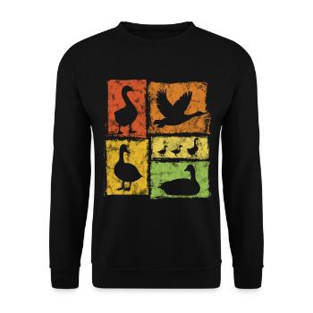 Geese In Motion - Vintage Farm Graphic - Unisex Sweatshirt - black - Front - Alina (178cm) & Michal (187cm)