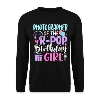 Photographe de The K-Pop Birthday Girl - Sweat-shirt Unisexe - noir - Devant - Alina (178cm) & Michal (187cm)
