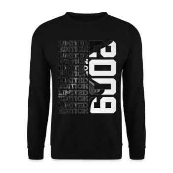17 YEARS OLD LIMITED EDITION 2009 17TH BIRTHDAY - Unisex Sweatshirt - black - Front - Alina (178cm) & Michal (187cm)