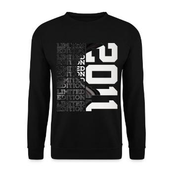 15 YEARS OLD LIMITED EDITION 2011 15TH BIRTHDAY - Unisex Sweatshirt - black - Front - Alina (178cm) & Michal (187cm)