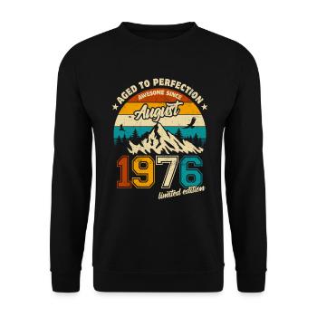 August 1976 | Aged to perfection | Birthday - Unisex Sweatshirt - black - Front - Alina (178cm) & Michal (187cm)