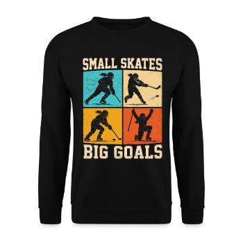 Eishockeyfrau, kleine Schlittschuhe, große Tore, Mädchen - Unisex Pullover - Schwarz - Vorne - Alina (178cm) & Michal (187cm)