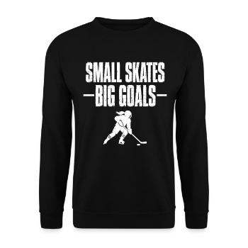 Eishockeyfrau, kleine Schlittschuhe, große Tore, Mädchen - Unisex Pullover - Schwarz - Vorne - Alina (178cm) & Michal (187cm)