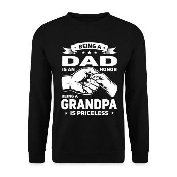 Vater zu sein ist eine Ehre. Opa ist ein unbezahlbarer Vater. - Unisex Pullover - Schwarz - Vorne - Alina (178cm) & Michal (187cm)