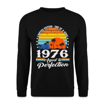 Vintage 1976 Jahrgang Geburtstag Geschenk Retro - Unisex Pullover - Schwarz - Vorne - Alina (178cm) & Michal (187cm)