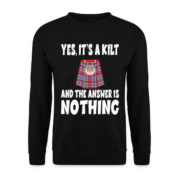 YES IT's A KILT AND THE ANSWER IS NOTHING - Unisex Pullover - Schwarz - Vorne - Alina (178cm) & Michal (187cm)