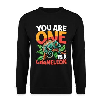 You Are One In A Chameleon für Reptilienhalter - Unisex Pullover - Schwarz - Vorne - Alina (178cm) & Michal (187cm)