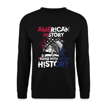American History Begins With Native History - Unisex Pullover - Schwarz - Vorne - Alina (178cm) & Michal (187cm)