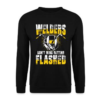 Welders Don't Mind Getting Flashed für einen - Unisex Pullover - Schwarz - Vorne - Alina (178cm) & Michal (187cm)