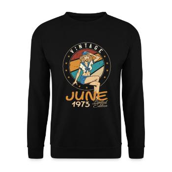 Vintage 1973 - Born In June 1973 - Unisex Pullover - Schwarz - Vorne - Alina (178cm) & Michal (187cm)