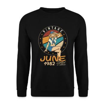 Vintage 1982 - Born In June 1982 - Unisex Sweatshirt - black - Front - Alina (178cm) & Michal (187cm)