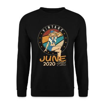 Vintage 2020 - Born In June 2020 - Unisex Sweatshirt - black - Front - Alina (178cm) & Michal (187cm)