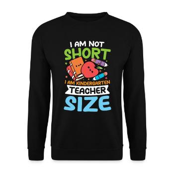 I AM Not Short I Am Kindergarten Teacher Size - Unisex Pullover - Schwarz - Vorne - Alina (178cm) & Michal (187cm)