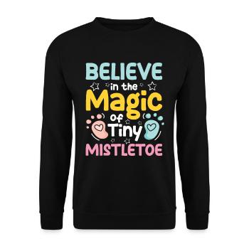 Believe In The Magic Of Tiny Mistletoe - Unisex Pullover - Schwarz - Vorne - Alina (178cm) & Michal (187cm)