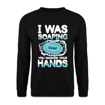 I Was Soaping Soap You Washed Your Hands - Unisex Pullover - Schwarz - Vorne - Alina (178cm) & Michal (187cm)
