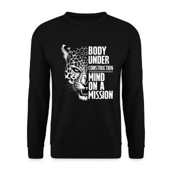 Body Under Construction Mind on a Mission - Unisex Pullover - Schwarz - Vorne - Alina (178cm) & Michal (187cm)