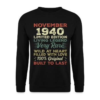 Legende Seit November 1940 Jahrgang November 1940 - Unisex Pullover - Schwarz - Vorne - Alina (178cm) & Michal (187cm)
