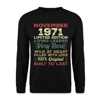 Légende : depuis novembre 1971 Né en novembre 1971 - Sweat-shirt Unisexe - noir - Devant - Alina (178cm) & Michal (187cm)