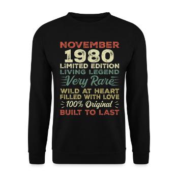 Légende Depuis Novembre 1980 Millésime Novembre 1980 - Sweat-shirt Unisexe - noir - Devant - Alina (178cm) & Michal (187cm)