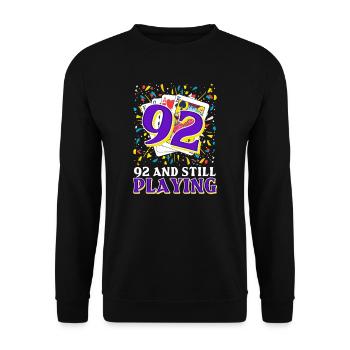 92. Geburtstag 92 und immer noch spielen - Unisex Pullover - Schwarz - Vorne - Alina (178cm) & Michal (187cm)