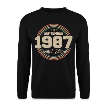 September 1987 Geburtstagsgeschenk 1987 - Unisex Pullover - Schwarz - Vorne - Alina (178cm) & Michal (187cm)