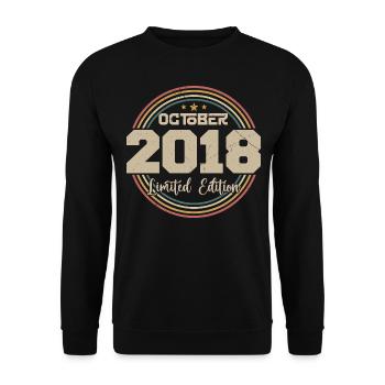 Né en octobre 2018 Retro Anniversaire Octobre 2018 - Sweat-shirt Unisexe - noir - Devant - Alina (178cm) & Michal (187cm)