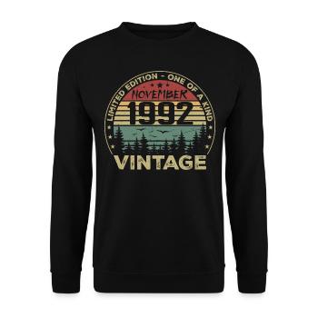 Novembre 1992 Cadeau Vintage - Né en Novembre 1992 - Sweat-shirt Unisexe - noir - Devant - Alina (178cm) & Michal (187cm)