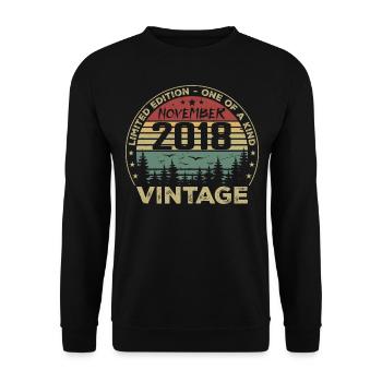 Novembre 2018 Cadeau Vintage - Né en Novembre 2018 - Sweat-shirt Unisexe - noir - Devant - Alina (178cm) & Michal (187cm)