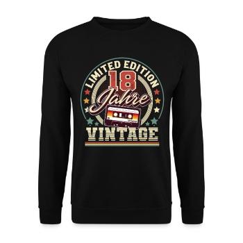 18. Geburtstag Vintage Audiokassette 18 Jahre - Unisex Pullover - Schwarz - Vorne - Alina (178cm) & Michal (187cm)